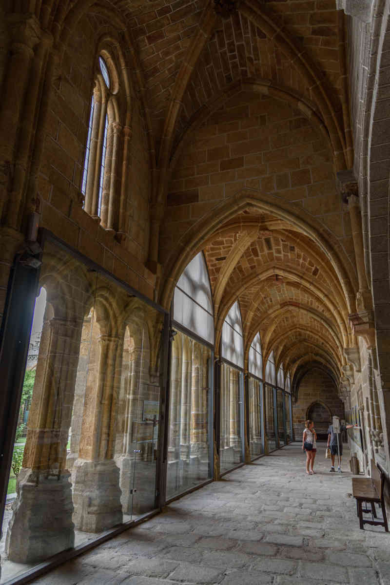 Ávila 030 - catedral de El Salvador - claustro.jpg